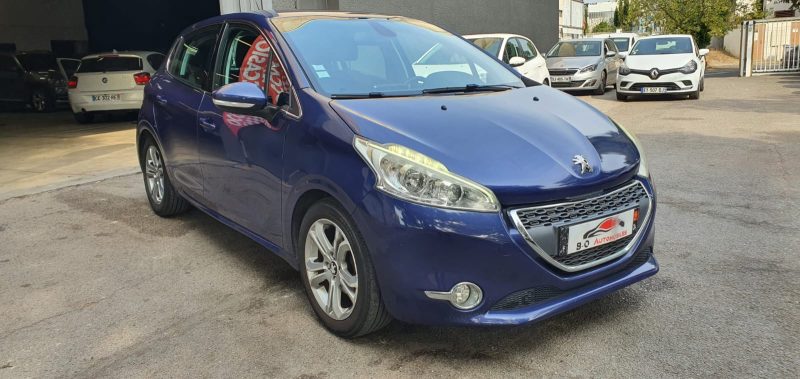 Peugeot 208 1.2l 82 ch Allure, *Clim auto*, *Entretien Peugeot*, *Idéale jeune conducteur*