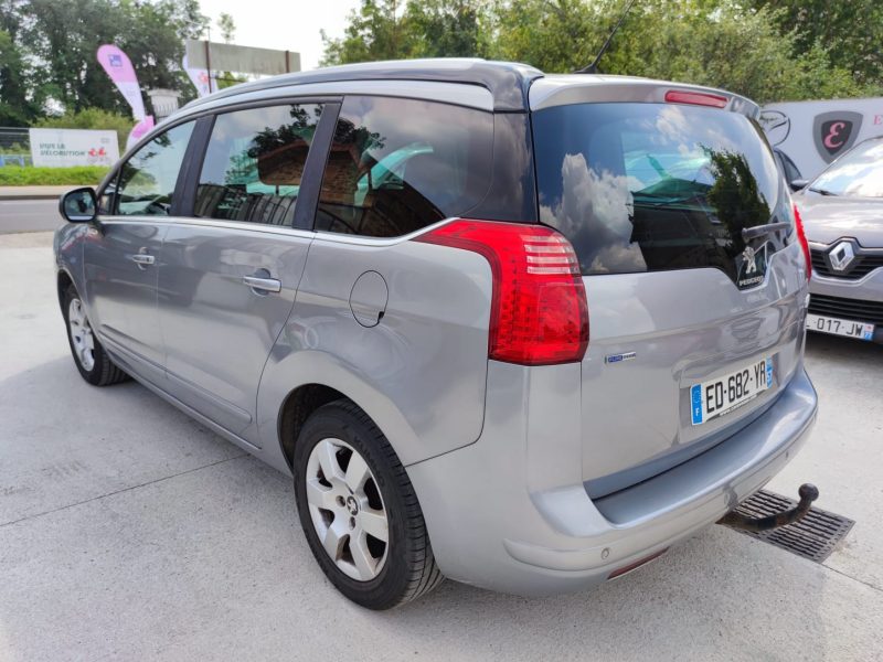 PEUGEOT 5008 2016