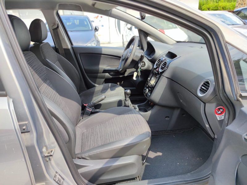 OPEL CORSA E 2014