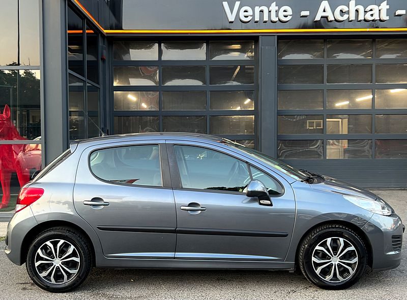 PEUGEOT 207 PHASE 2 1.4 HDI 70 Cv PREMIERE MAIN CLIMATISATION BLUETOOTH 5 PORTES - GARANTIE 1 AN