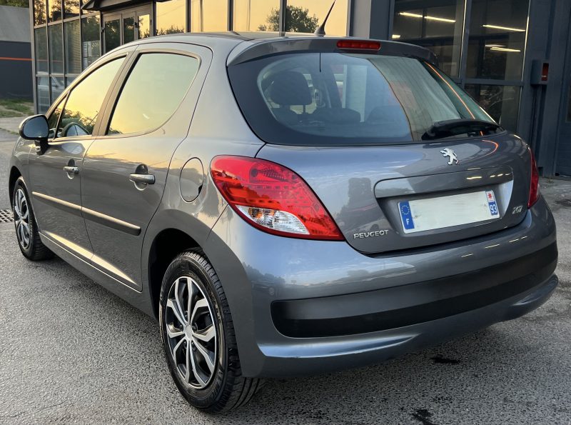 PEUGEOT 207 PHASE 2 1.4 HDI 70 Cv PREMIERE MAIN CLIMATISATION BLUETOOTH 5 PORTES - GARANTIE 1 AN