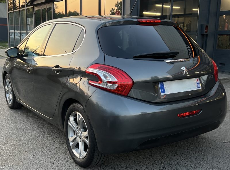 PEUGEOT 208 PHASE 2 ALLURE 1.2 82 Cv TOIT PANORAMIQUE GPS CRIT AIR 1 / 69 500 Kms - GARANTIE 1 AN