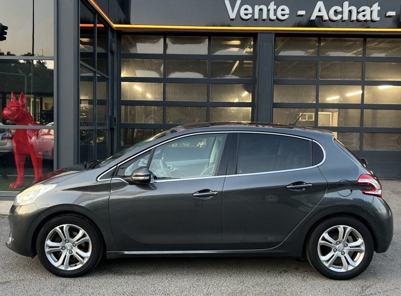 PEUGEOT 208 PHASE 2 ALLURE 1.2 82 Cv TOIT PANORAMIQUE GPS CRIT AIR 1 / 69 500 Kms - GARANTIE 1 AN