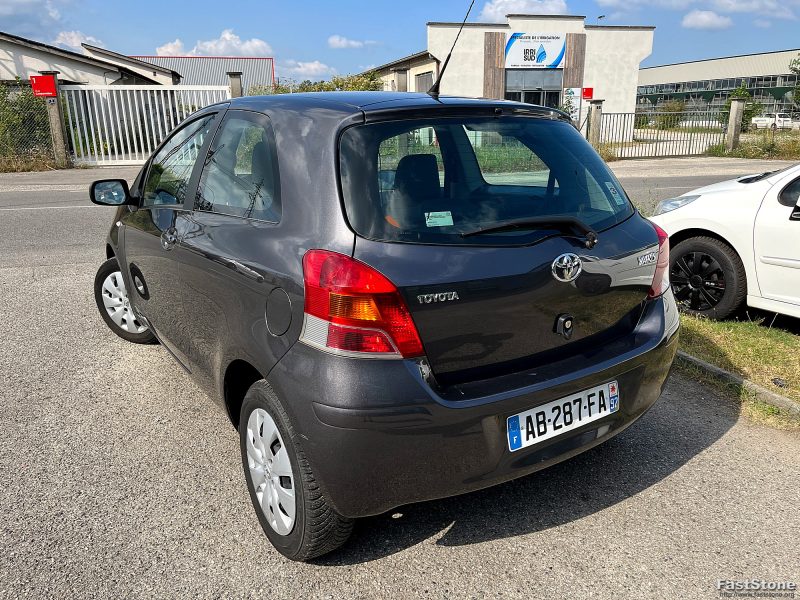 TOYOTA YARIS 2009