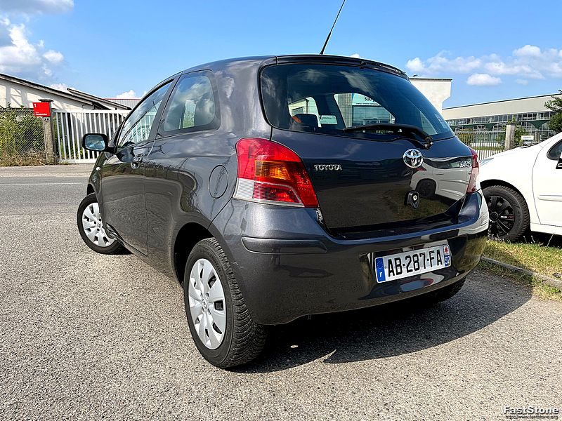 TOYOTA YARIS 2009