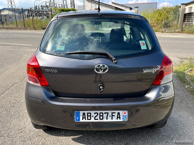 TOYOTA YARIS 2009