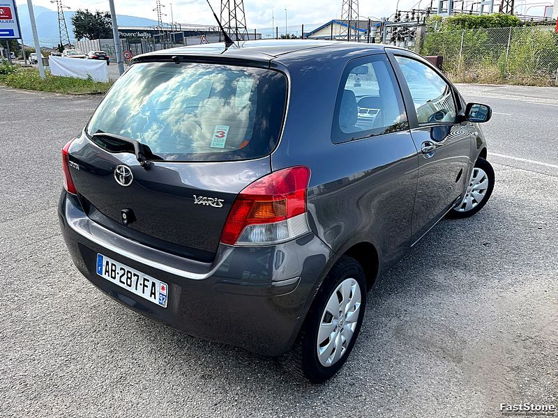 TOYOTA YARIS 2009