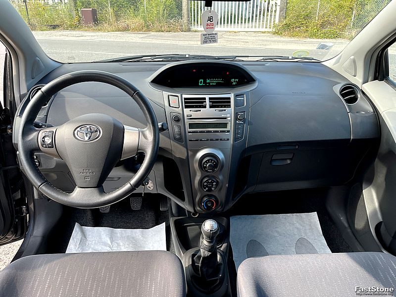 TOYOTA YARIS 2009