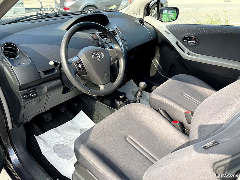 TOYOTA YARIS 2009