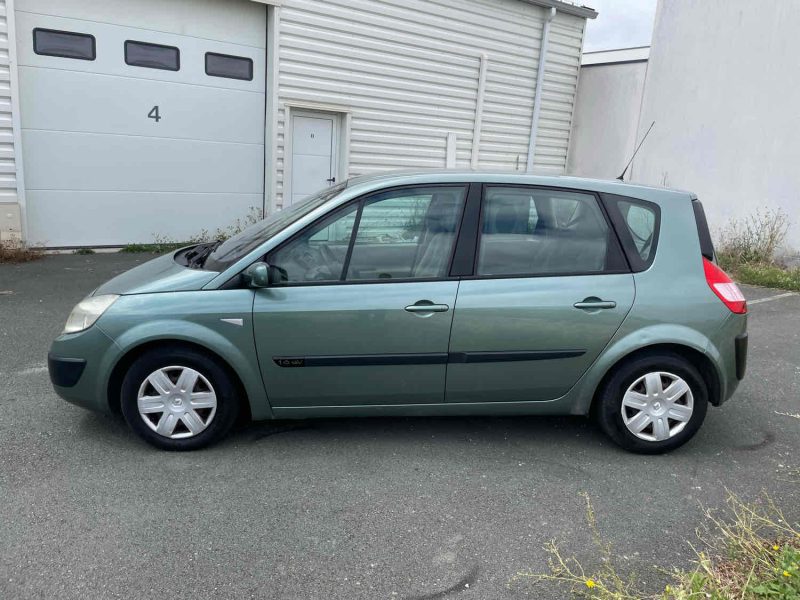 renault scenic 1.6 115 ch expression + distribution ok 