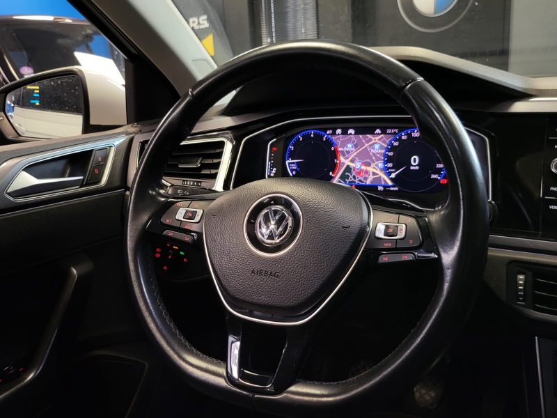 VOLKSWAGEN POLO VI 1.0 TSI 116cv R-LINE / TOIT OUVRANT+CARPLAY+CAMERA DE RECUL+VIRTUAL COCKPIT+LUMIE