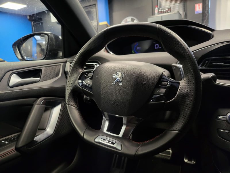 PEUGEOT 308 1.2 131cv GT LINE / CARPLAY+CAMERA DE RECUL+VIRTUAL COCKPIT+LUMIERE D'AMBIANCE+ENTRETIEN