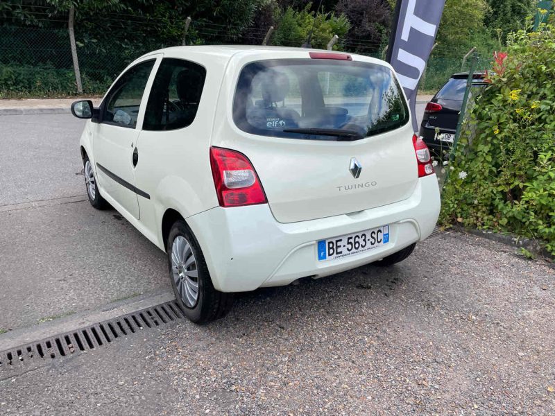 RENAULT TWINGO II 1.2i 16V 75CV