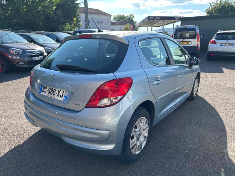 PEUGEOT 207 2010