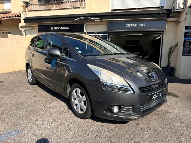 PEUGEOT 5008 2013