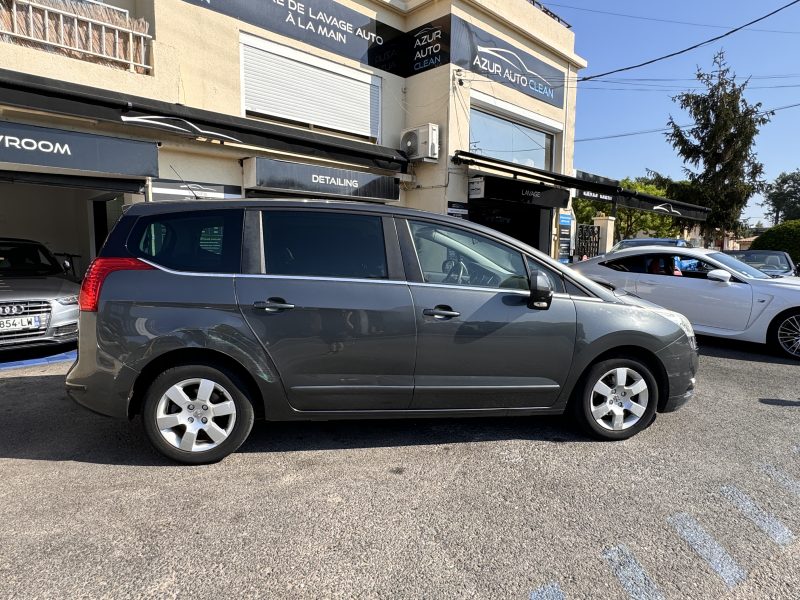 PEUGEOT 5008 2013