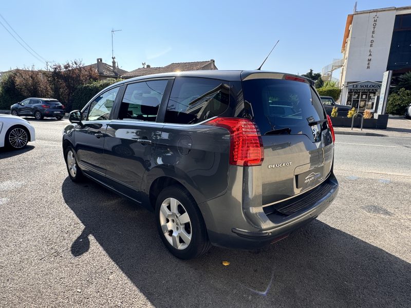 PEUGEOT 5008 2013