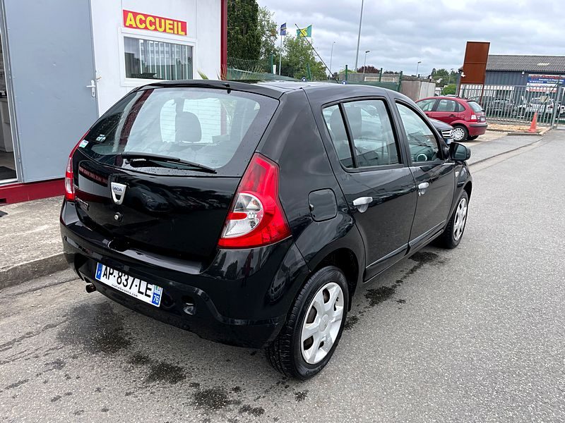 DACIA SANDERO  Laureate 2010