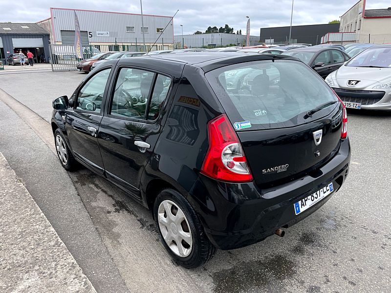 DACIA SANDERO  Laureate 2010