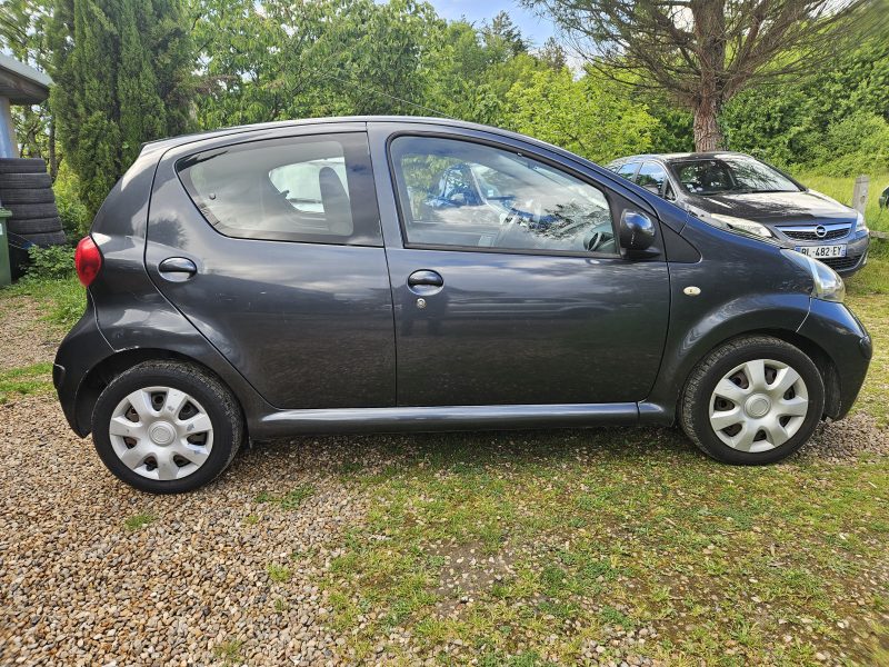 TOYOTA AYGO 2009