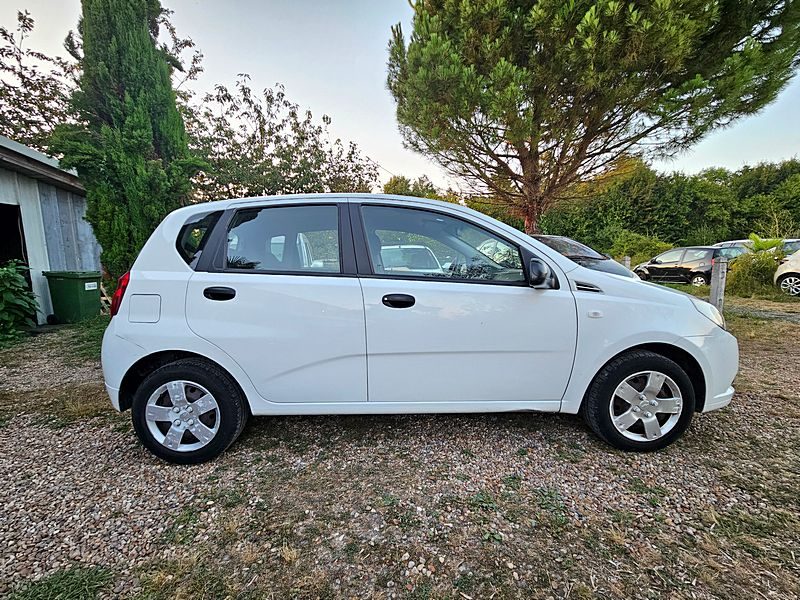 CHEVROLET AVEO / KALOS Berline bicorps trois ou cinq portes (T250, T25 2011