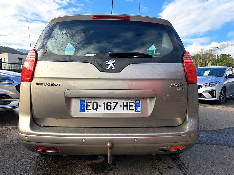 PEUGEOT 5008 2012