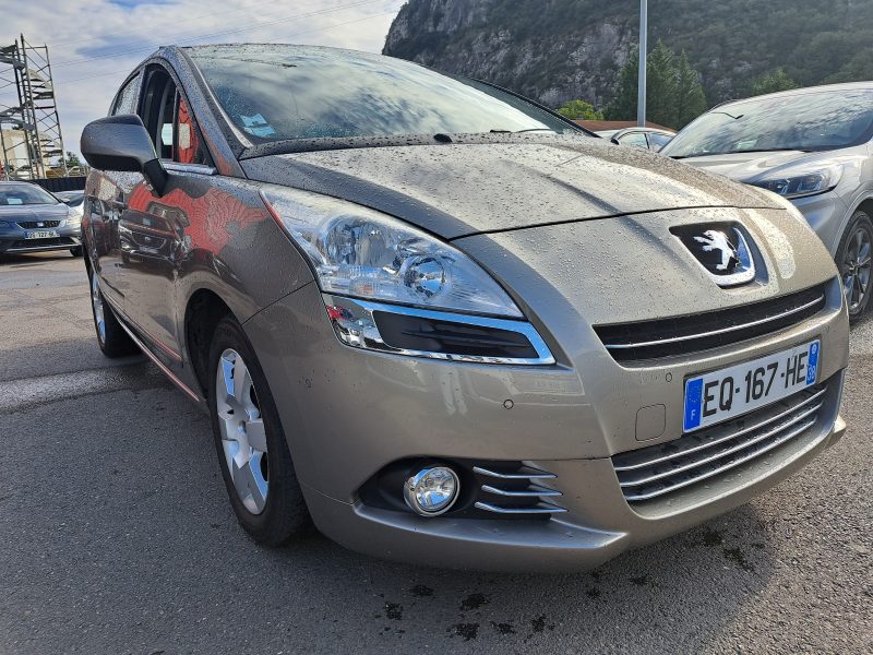 PEUGEOT 5008 2012