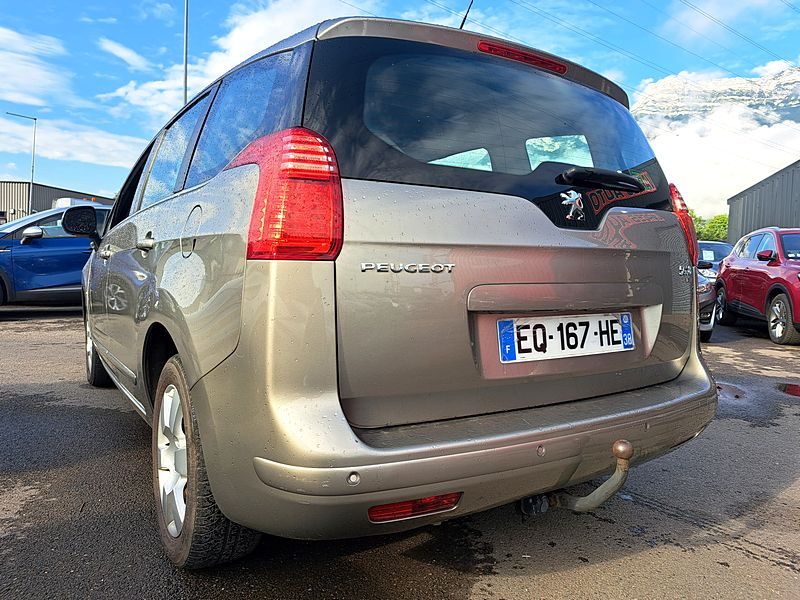 PEUGEOT 5008 2012