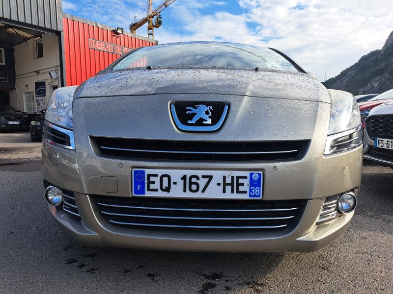 PEUGEOT 5008 2012