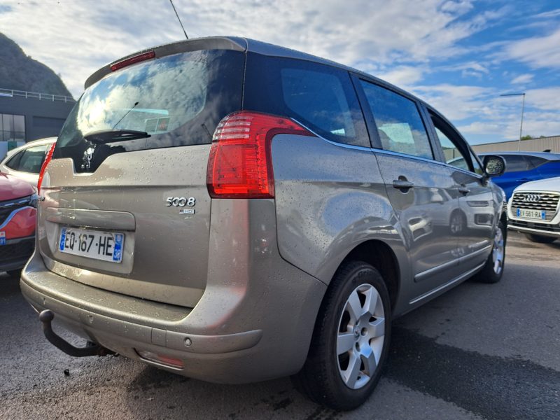 PEUGEOT 5008 2012