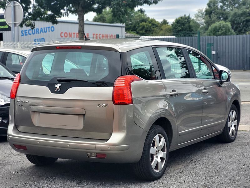 PEUGEOT 5008 7 Places 2011