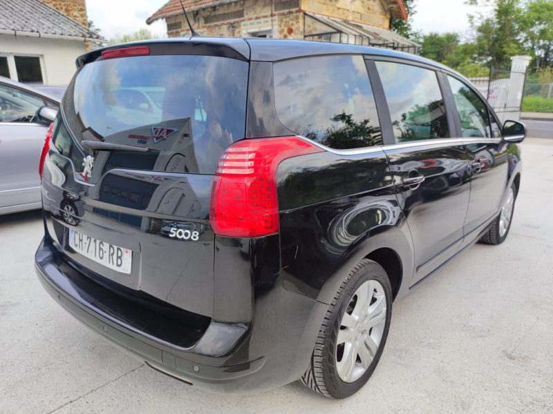 PEUGEOT 5008 2012