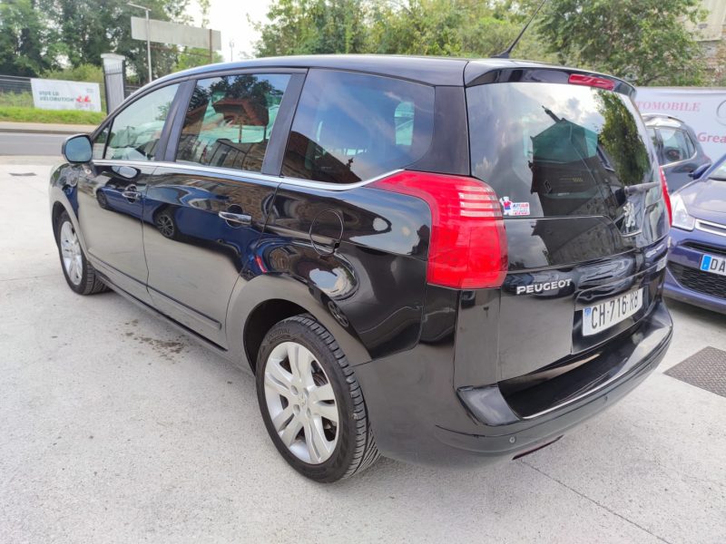 PEUGEOT 5008 2012