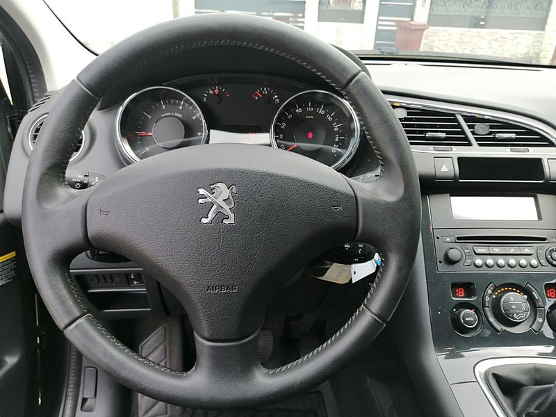 PEUGEOT 3008 Monospace 2015