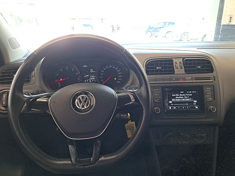 VOLKSWAGEN POLO V 2016