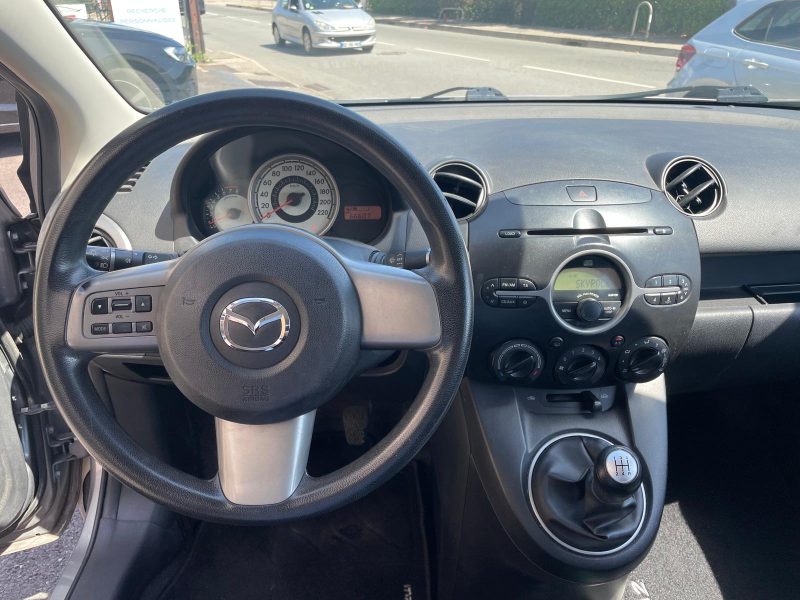 MAZDA 2