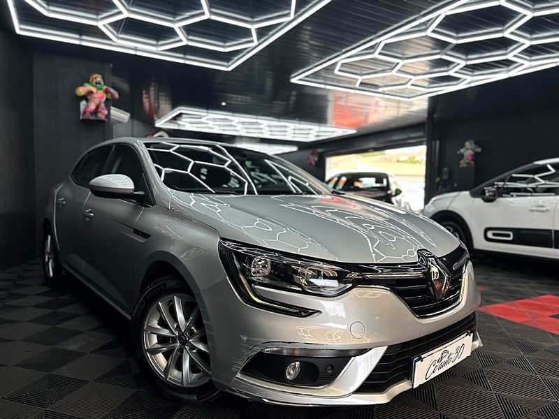 RENAULT MEGANE IV Berline bicorps trois ou cinq portes 2016