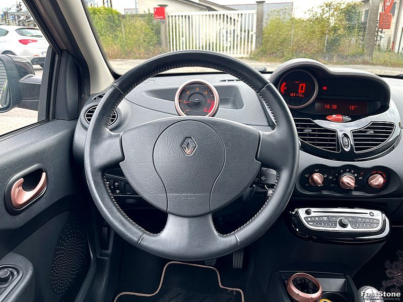 RENAULT TWINGO II 2011