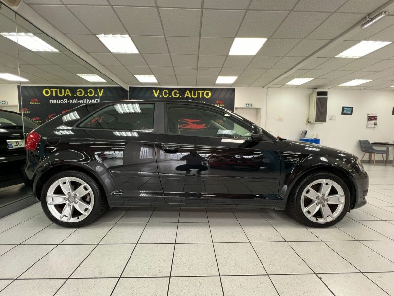 AUDI A3 1.6 TDI 105CH DPF AMBITION S TRONIC