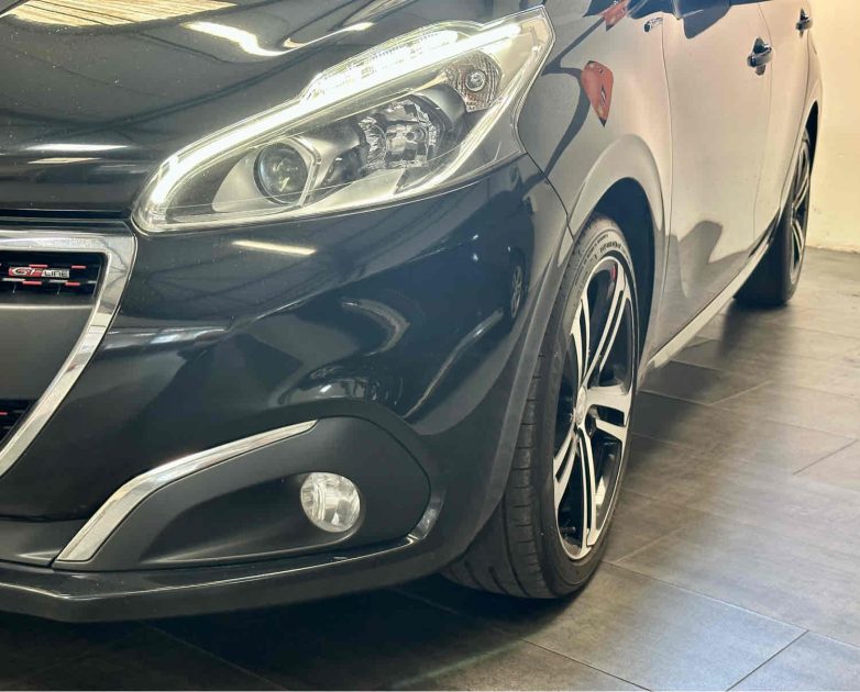 PEUGEOT 208  2016