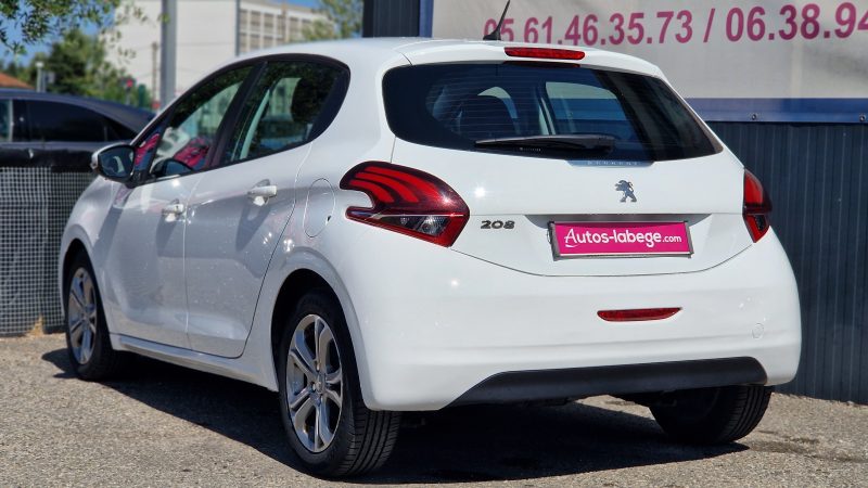 PEUGEOT 208 2018