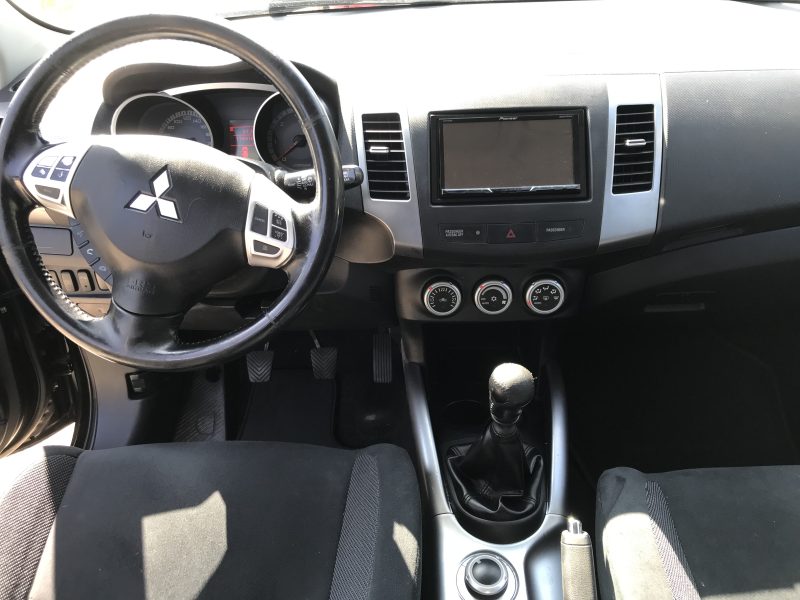 MITSUBISHI OUTLANDER II - 2.2 DI-D INSTYLE 4X4 BV6 16V 156cv 7PLACES - GARANTIE 6 MOIS