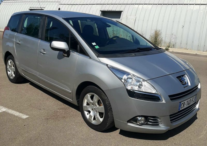 PEUGEOT 5008 2011