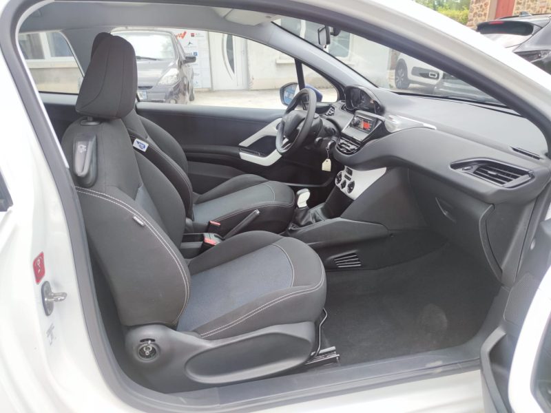 PEUGEOT 208 I 2016