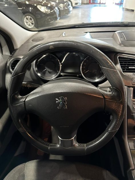 PEUGEOT 5008 1.6 HDi 110cv