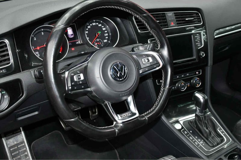 VOLKSWAGEN GOLF VII 2016