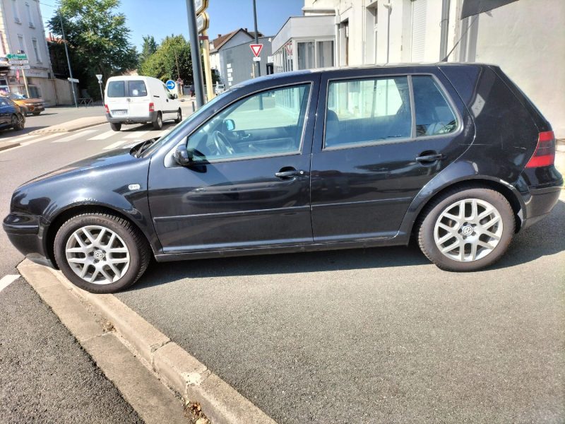 VOLKSWAGEN GOLF IV  2 EME MAIN