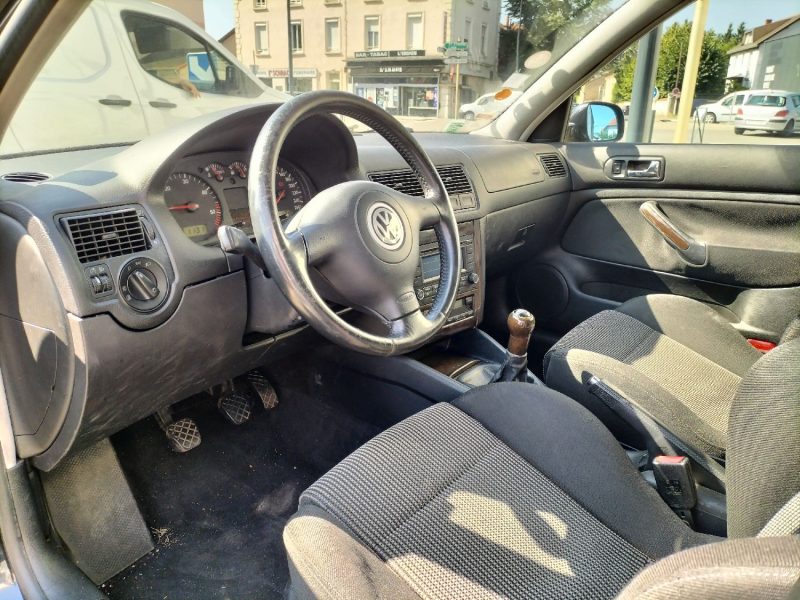 VOLKSWAGEN GOLF IV  2 EME MAIN