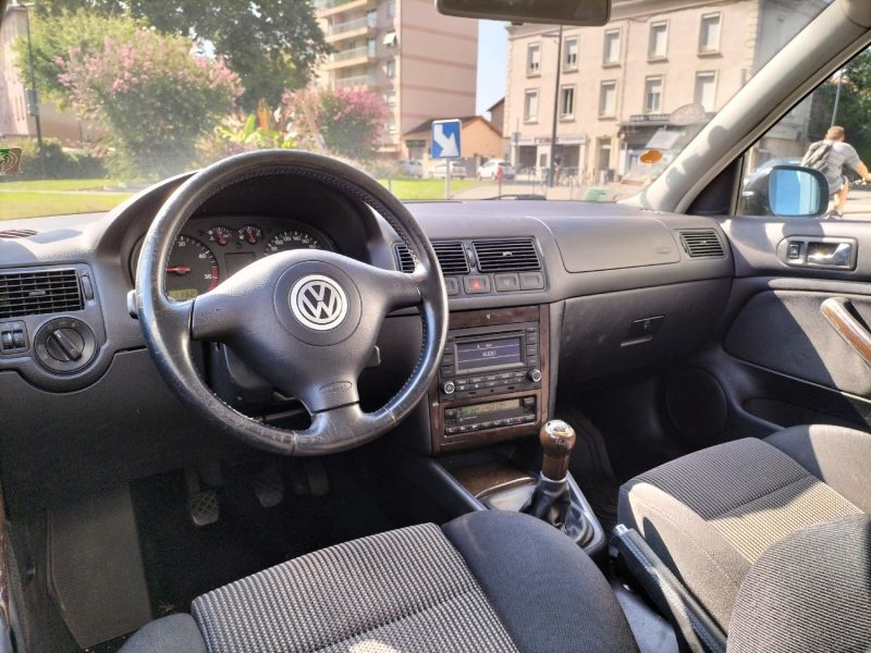 VOLKSWAGEN GOLF IV  2 EME MAIN