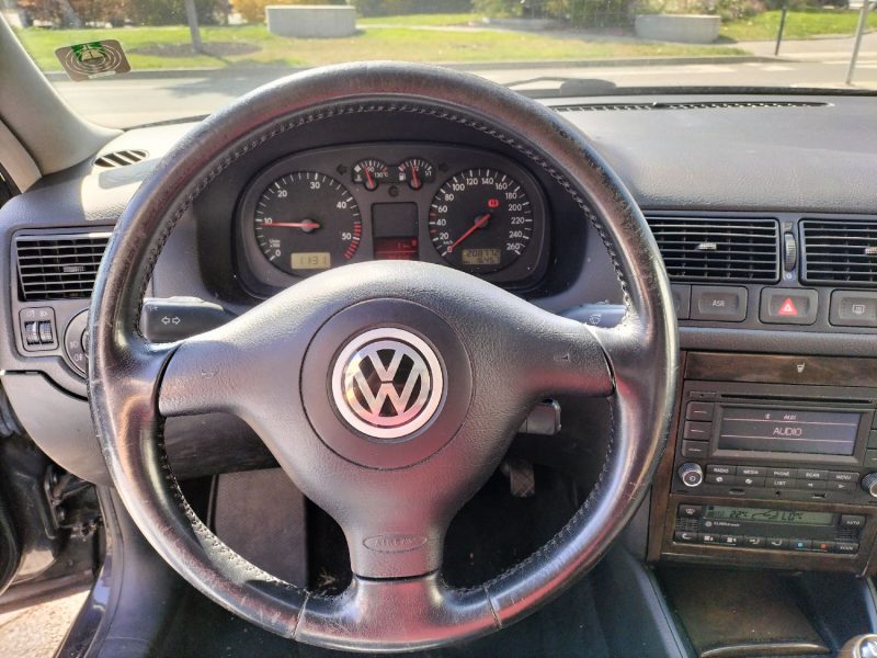 VOLKSWAGEN GOLF IV  2 EME MAIN